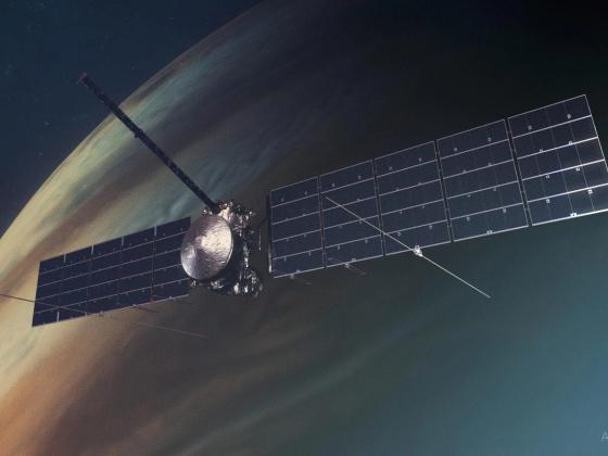 An illustration of NASA’s Europa Clipper spacecraft.