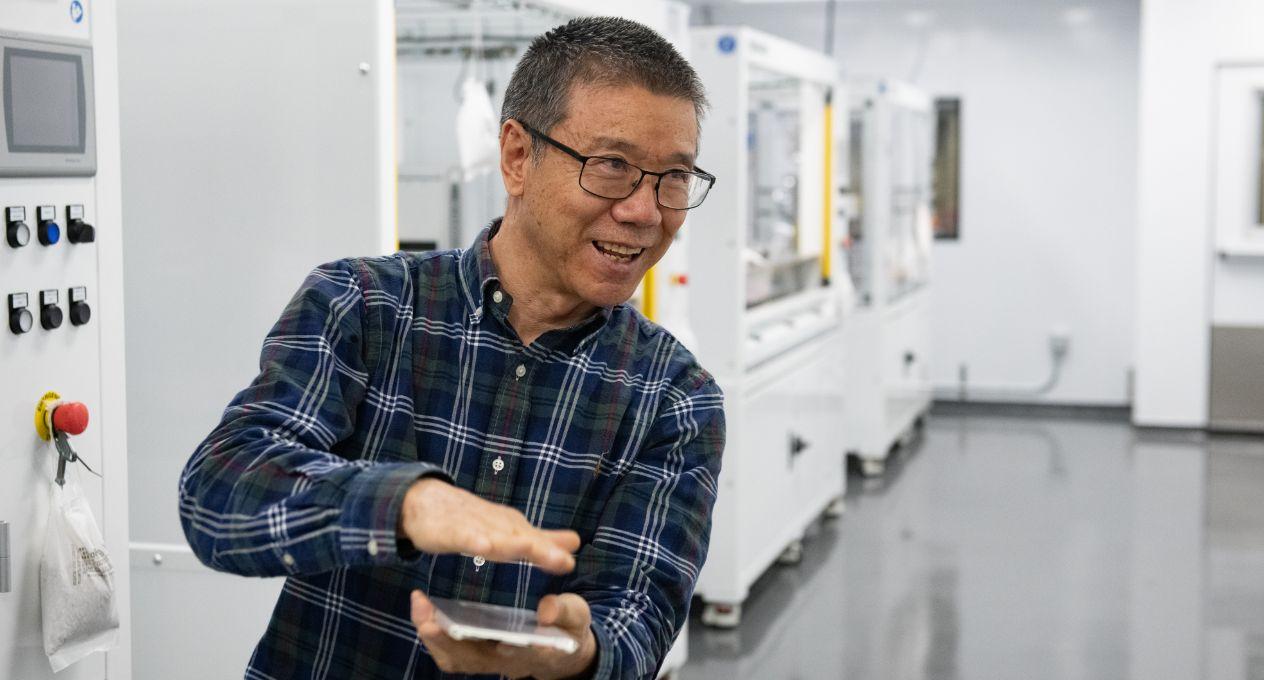 man holding a mobile device discussing its battery performance